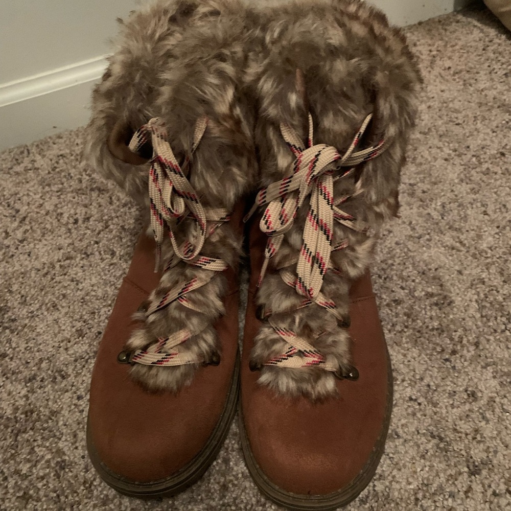 Target furry boots size 11 in good condition
